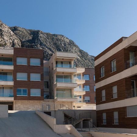 Bonintro Lux Apartment Kotor Buitenkant foto