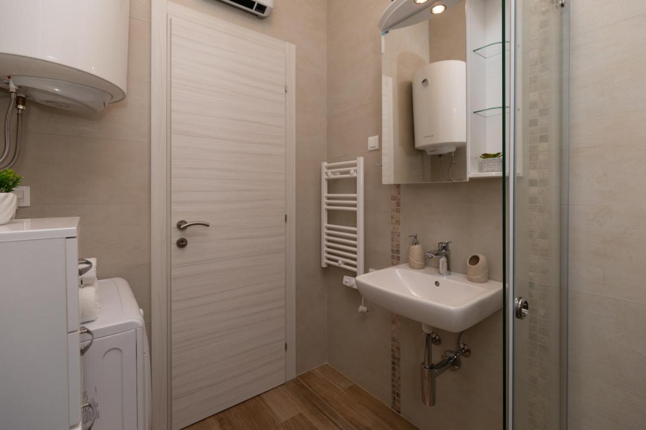 Bonintro Lux Apartment Kotor Buitenkant foto