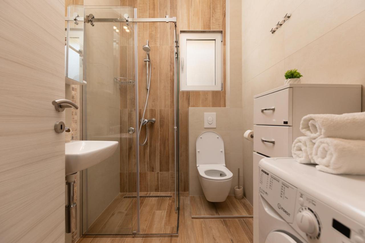 Bonintro Lux Apartment Kotor Buitenkant foto