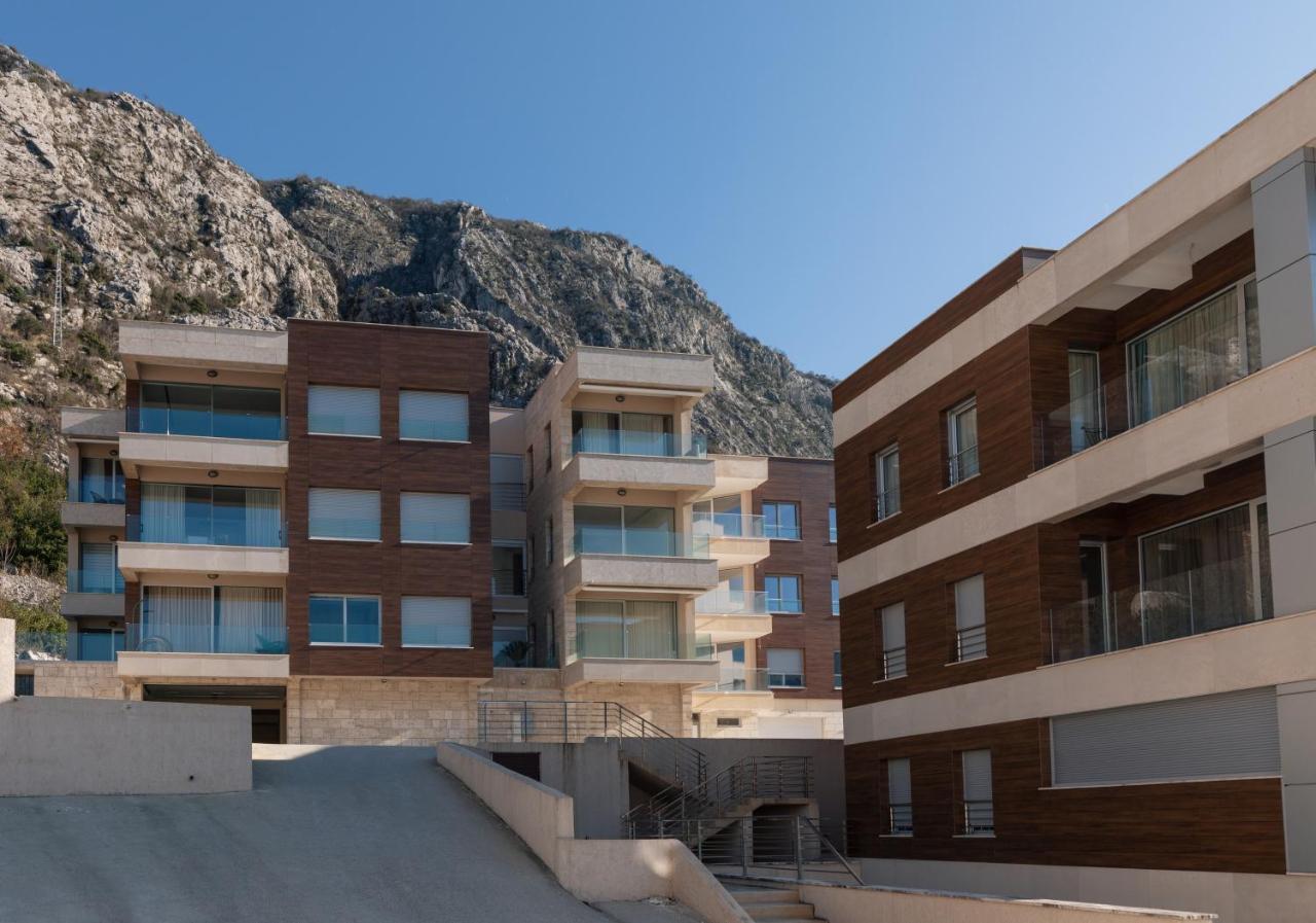 Bonintro Lux Apartment Kotor Buitenkant foto